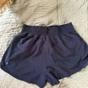 Lululemon shake it out high rise running short 2.5”